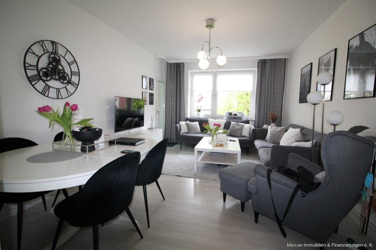 2. Wohnzimmer 1OG Hannover Etagenwohnung Vermietete 4 Zimmer Maisonettewohnung in Hannover-Ricklingen