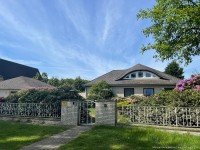 Bild (3a940e3199c18922342b7a168f71620a): Zeitlos elegante Bungalowvilla in traumhafter Feldrandlage