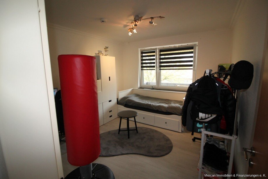 6. Schlafzimmer (3) DG Etagenwohnung Hannover