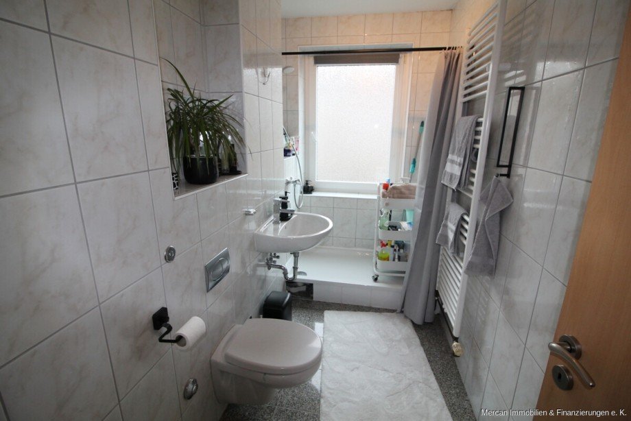 5. Badezimmer (1) 1OG Etagenwohnung Hannover
