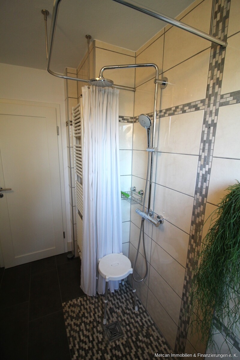 Badezimmer Ansicht 2 Doppelhaush�lfte Hannover / Anderten