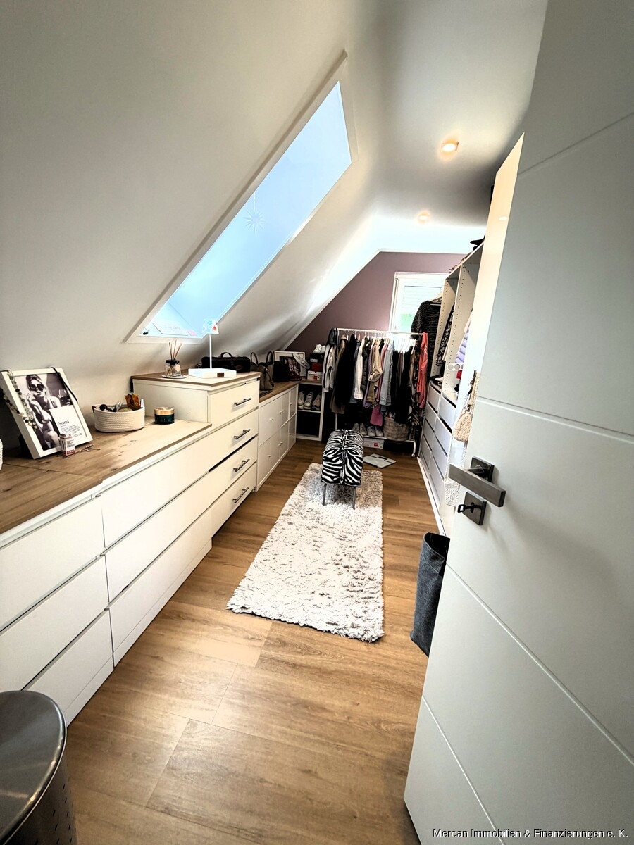 12.Ankleide OG Einfamilienhaus Celle / Wietzenbruch