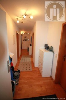2. Flur 3-Zimmer-Wohnung mit Terrasse, Garten und Carport in Hameln OT Klein Berkel