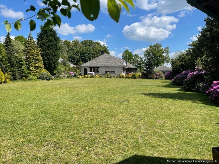 Hauptbild: Zeitlos elegante Bungalowvilla in traumhafter Feldrandlage